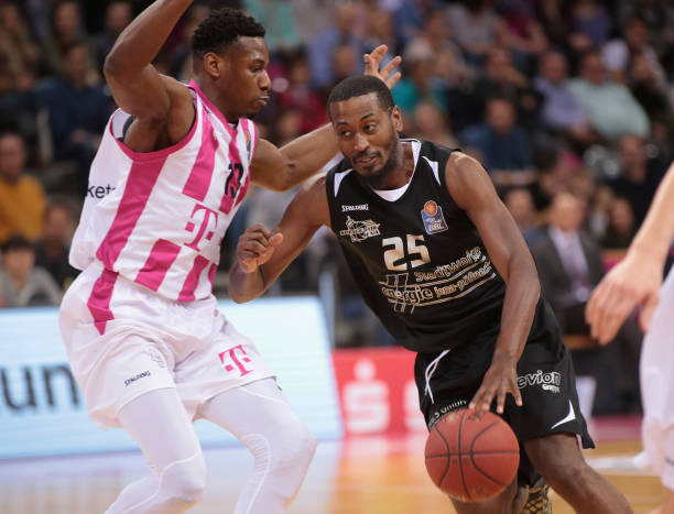 做出了一个 做出了一个